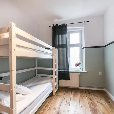 Slowgate Hostel *