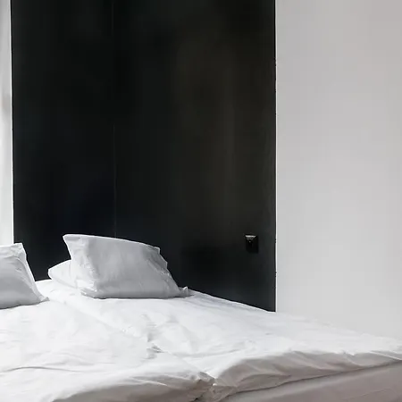 Slowgate Hostel *